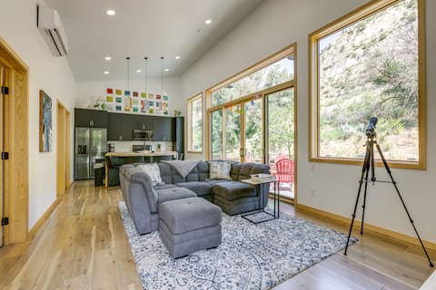 New Castle Getaway w/ Grill & Mountain Views!