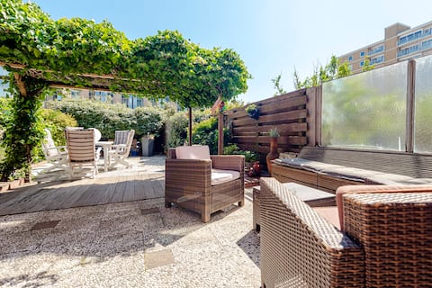 Successful Airbnb property: Apartment Garden Bed with cheap parking in Zandvoort Noord
