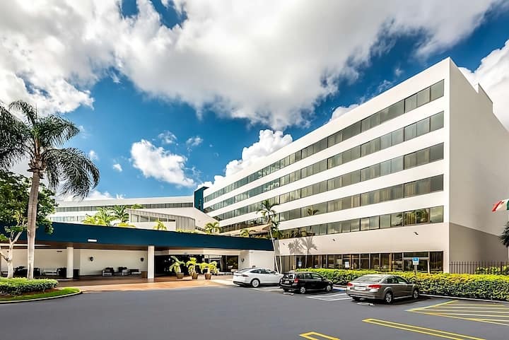 Best Place To Unwind! Free Shuttle, Pets Allowed! - Miami, FL