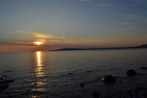 Lakefront - Fall Colors Family Getaway with Dock!