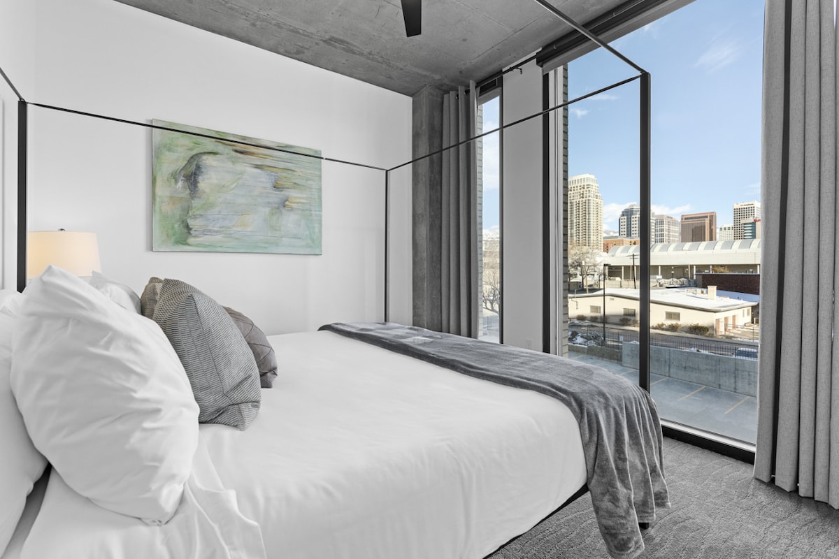 Брачен кревет (широк 150-179 см) со нов душек. Опуштете се со стил