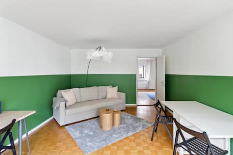 Top Airbnb: Zurich Chic: Cozy Posh Pad in Weinegg