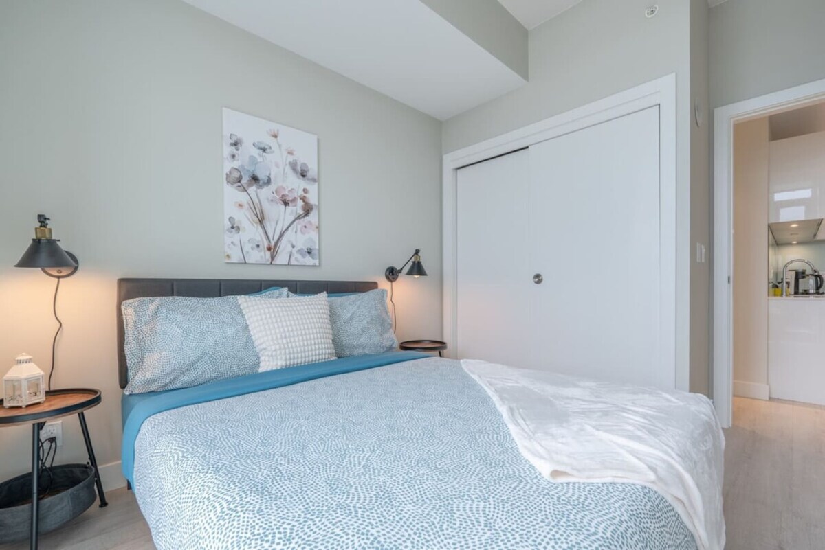 غرفة النوم - سرير بحجم كبير