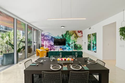 Top Airbnb: 1,400 Sq Ft Wynwood 2BR · Balcony · Parking in Fashion District