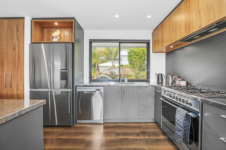Redwoods Getaway | Stylish By The Redwoods Forest - Rotorua