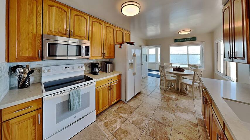 Gorgeous Waterfront Home with Amazing Bay Views! gallery image 3