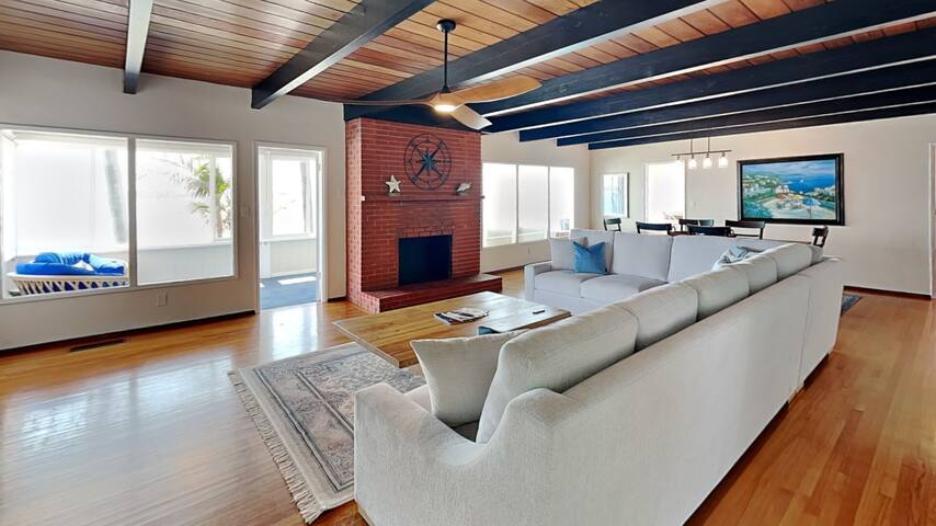 Gorgeous Waterfront Home with Amazing Bay Views! gallery image 2