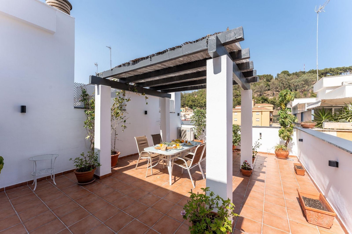 Popular Airbnb listing: CT 252 - Faro's Malaga Citylights in Olletas