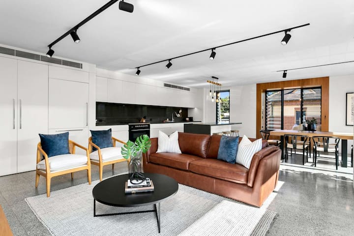 Impeccable 3-Bed Home Near the Beach