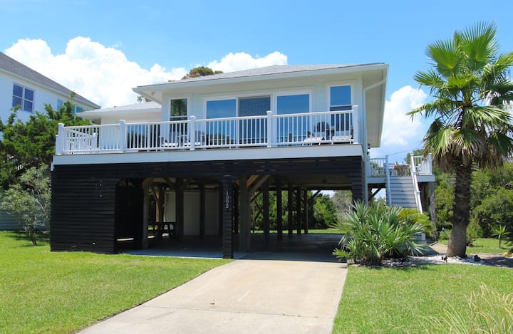 3br/2ba Across From The Beach - Beach's Folly - Folly Beach
