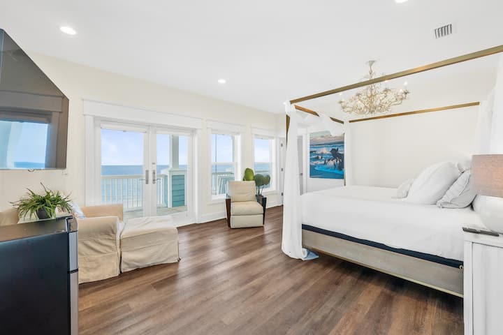 Მთავარი საძინებელი აივნით და ყურის ხედებით