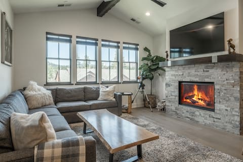 Pet Friendly Luxury Creekhouse Spa Views 582