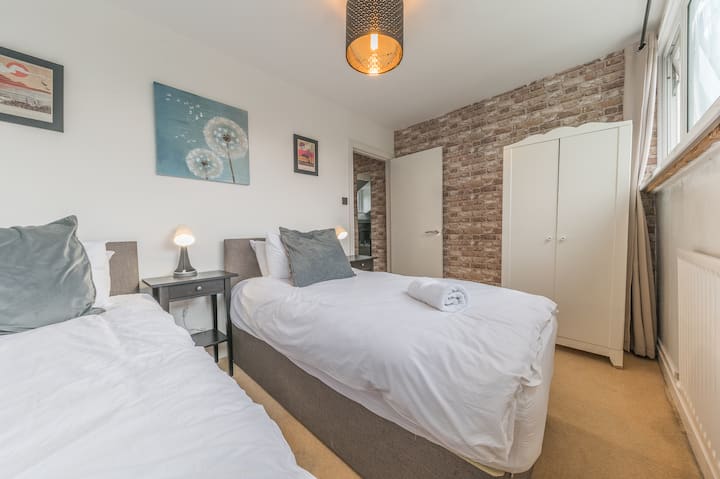 Sunny Brae Windermere cottage third room 2