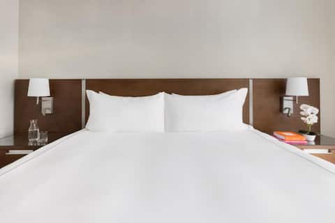 Luxury style I 1 bedroom suite. Breakfast Included