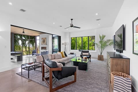 Top Airbnb: Westlake | Heated Pool, Infinity Spa & Game Room in Davenport Lake Austin