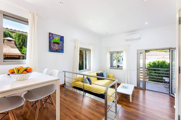 Bahamas 2 gallery image 2