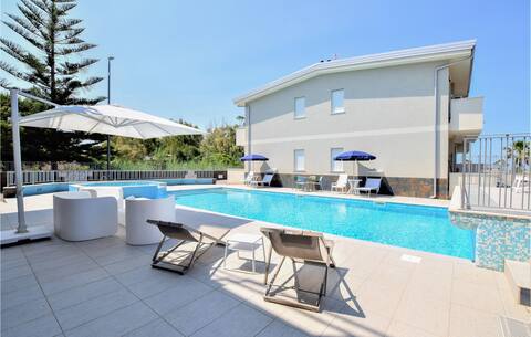 Awesome home in Nocera Terinese with kitchen