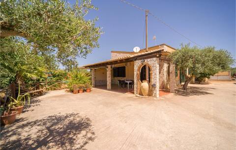 Lovely home in Menfi with WiFi