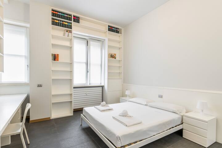 Easylife – Elegant abode two steps from the Duomo gallery image 3