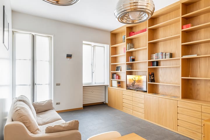 Easylife – Elegant abode two steps from the Duomo