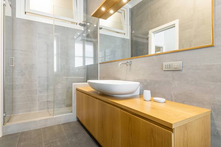 Easylife – Elegant abode two steps from the Duomo gallery image 5