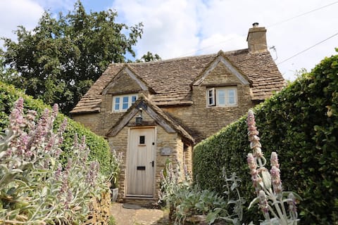 Idyllic Historic Cottage