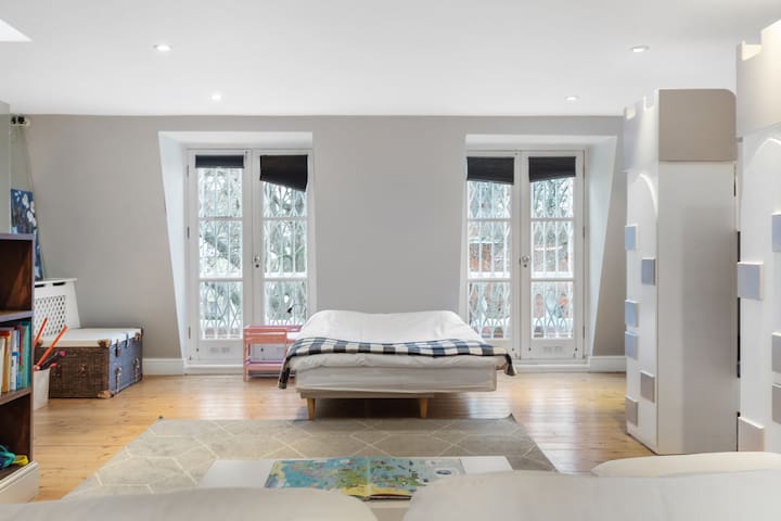 Luxurious Apartment in Kensington gallery image 4