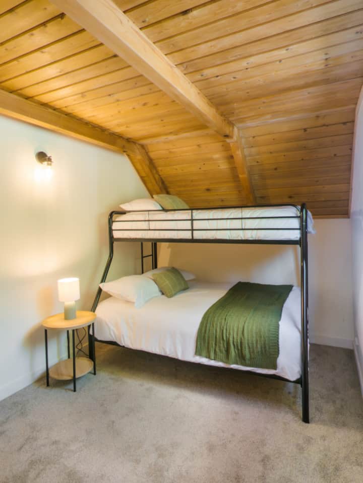 bunk bedroom