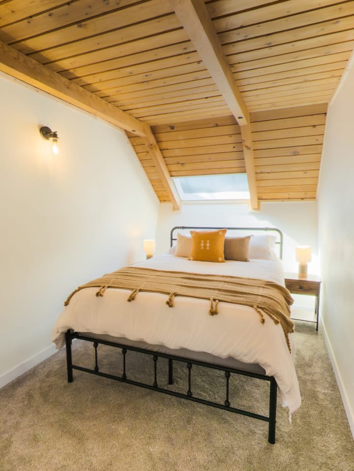 queen bedroom