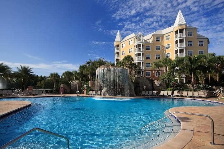 Escape To Orlando! 2 Relaxing Units, Full Kitchen! - Orlando, FL