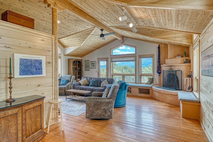 Riverfront • Dog Friendly • Fireplace - Salida, CO