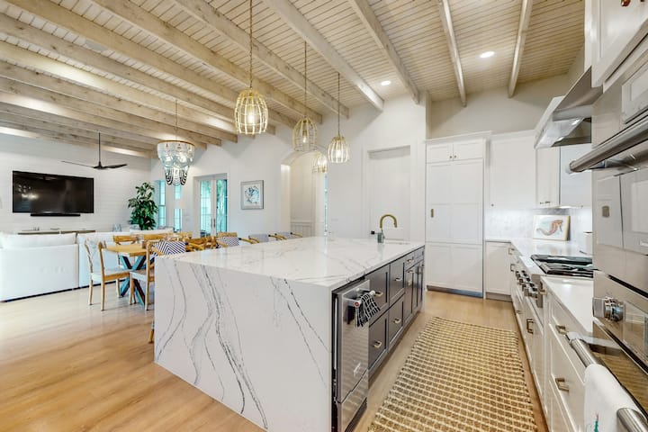 4br Beach Home, Private Courtyard, Tower Wine-room - Port Aransas, TX