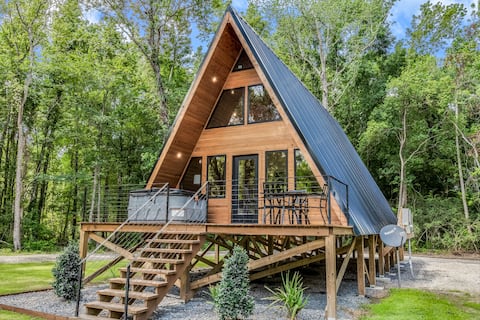 -Hot Tub & Fire Pit- Relaxing, Modern A-Frame Cabi