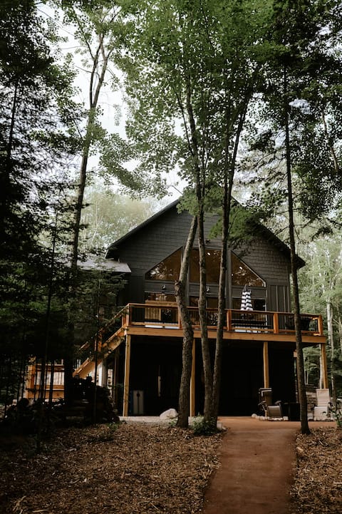 NEW Lake Home. Sandy beach frontage!