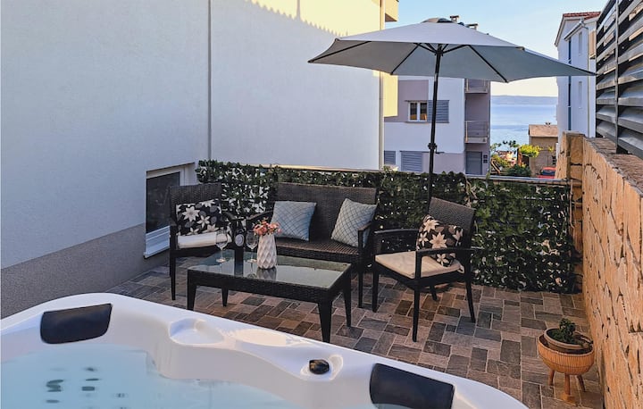 Lovely Apartment In Podstrana With Wifi - Podstrana