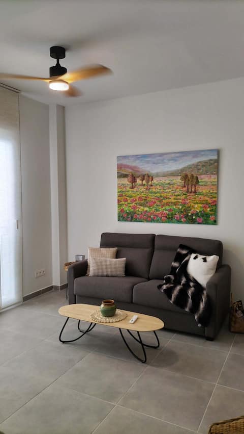 Top performing Airbnb: Centrally located. Quiet area. SOUTH ORIENTATION in La Victoria