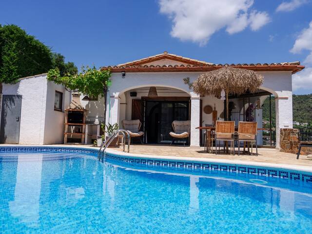 Casa Vista al Mar with pool gallery image 2