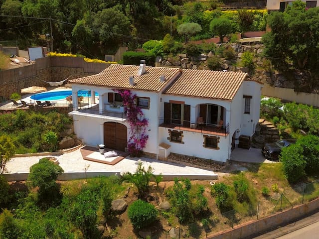 Casa Vista al Mar with pool