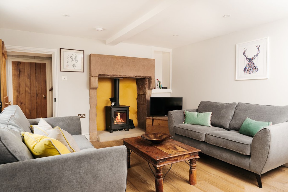 Top performing Airbnb: Sleeps 6 quiet village, great walks near Bakewell in Derbyshire Dales
