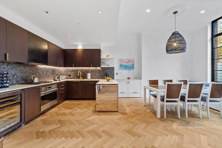 Clinton by Rove Travel 3BR Duplex with Backyard gallery image 2