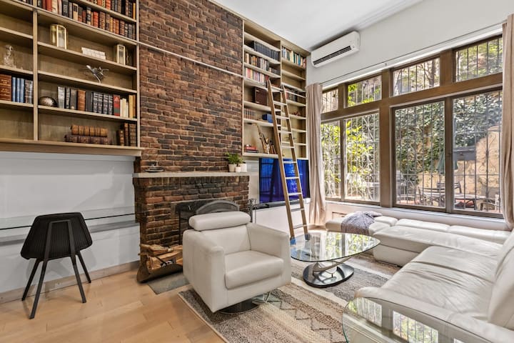 Rove Travel | Charles Court | Grand 2BR Duplex