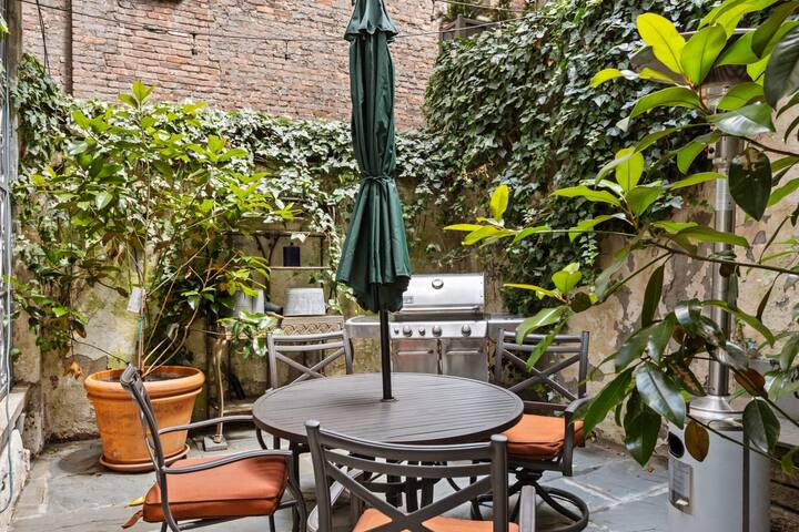 Charles Court by Rove Travel Grand 2BR Duplex gallery image 2