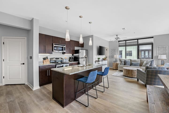 Luxurious Downton High Floor 2 br 2 bth Condo-#54 gallery image 3