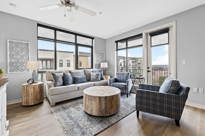 Luxurious Downton High Floor 2 br 2 bth Condo-#54