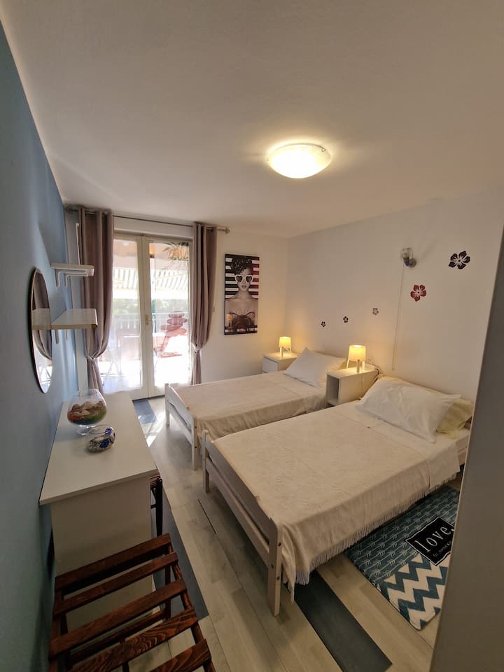 חדר שינה 2, שטח: 14 מ"ר