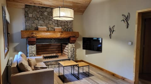 Airbnb con mejor rendimiento: Forest Backwater - Pudu Cabin, Manzano Bay en Villa La Angostura