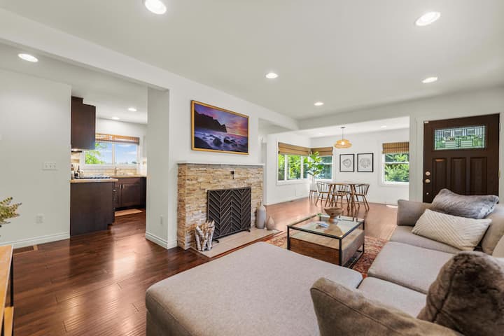 Cozy Two Bedroom Home With Beautiful Valley View - Vancouver, WA