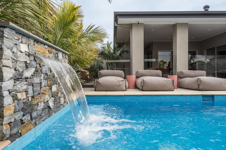 Tranquil Retreat – The Ultimate Peninsula Escape