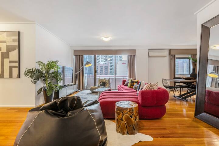 Bohemian Chic – Quirky & Eccentric Downtown Escape gallery image 3