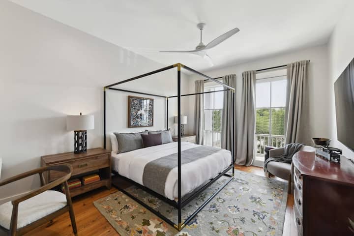 Segundo piso | Dormitorio 2 | 1 cama tamaño king | Baño en suite con bañera separada